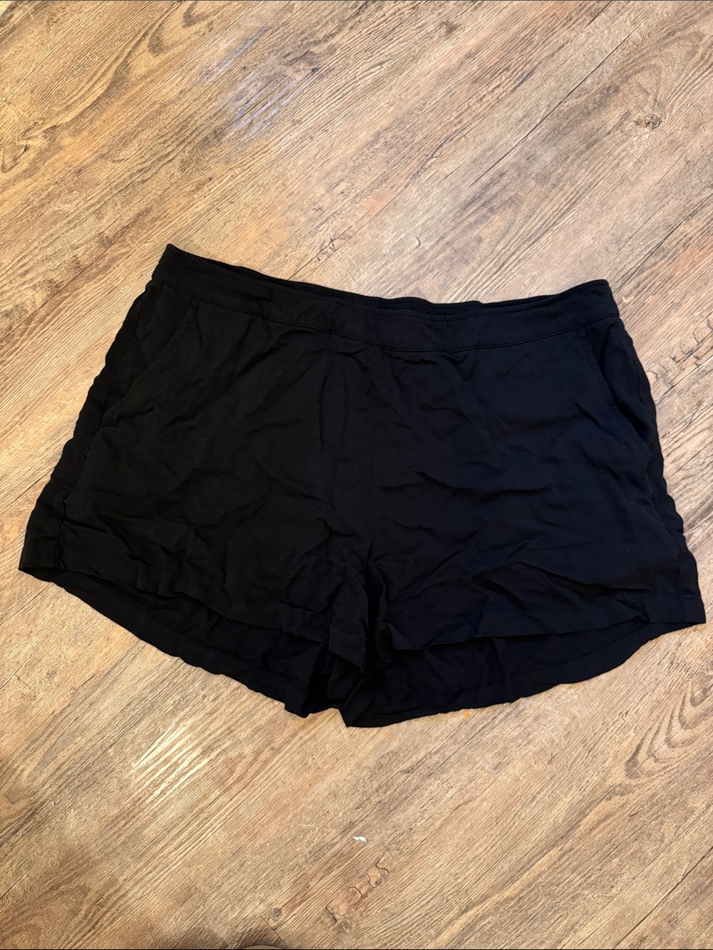 Old navy women’s black shorts xxl